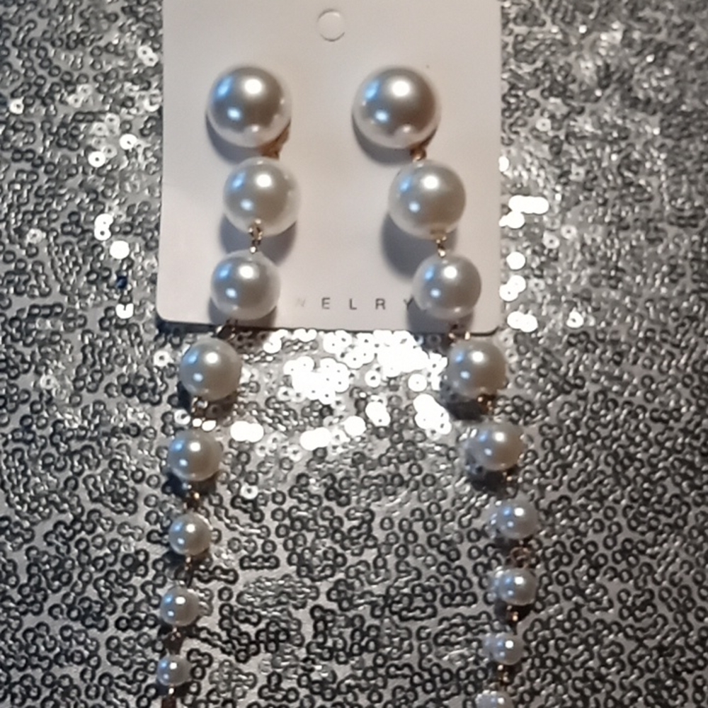 Pearl dangle earrings